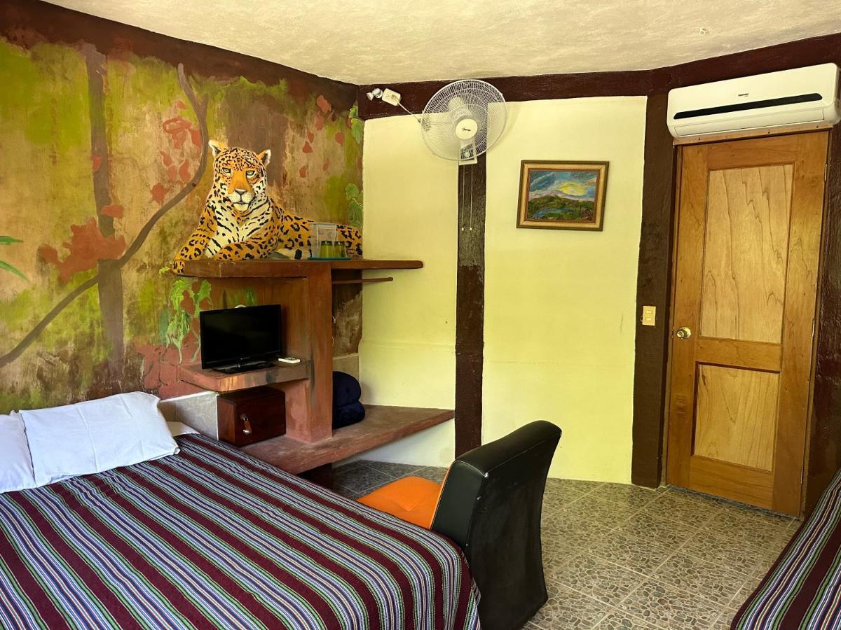 Zapote Tree Inn Flores Eksteriør bilde